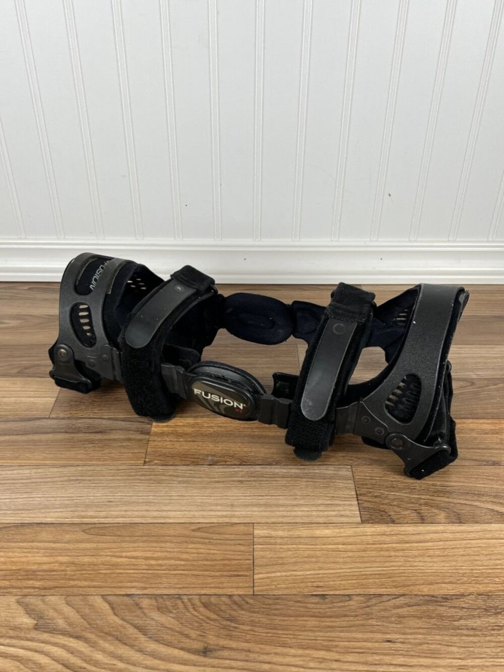 Breg Fusion XT Knee Brace Medium +Right Leg ACL PCL Osteoarthritis Support Black